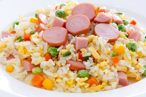 ข้าวผัดไส้กรอก (Sausage Fried rice)