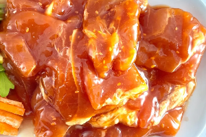 หมูหมักซอสบาร์บีคิว (Marinated Pork in BBQ Sauce)