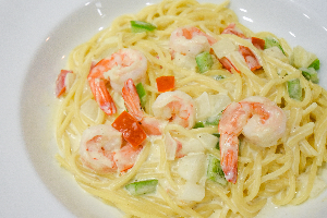 สปาเก็ตตี้ครีมซอสกุ้ง