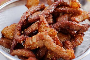 หมูแดดเดี่ยว(សាច់ជ្រូកបំពង)