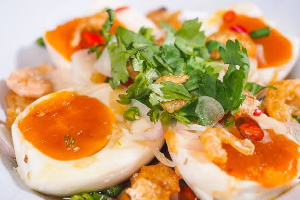ยำไข่เค็ม(ញំពងទាប្រៃ)