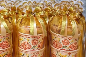 ขนมจีน แกงเขียวหวาน ขนมหวาน ผลไม้ เครื่องดื่ม