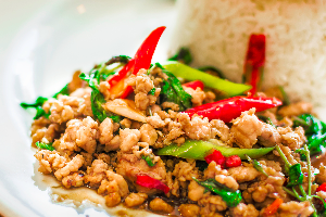 กระเพราราดข้าว