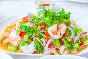 ยำคะน้ากุ้งสด