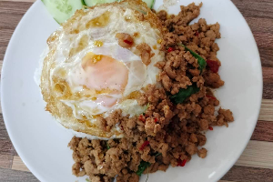 กระเพราปลาหมึก