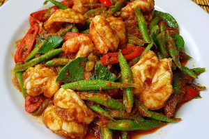 ผัดพริกแกง