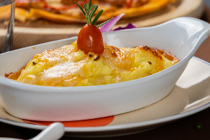 มันบดอบชีส ( Baked Mashed Potatoes With Cheese )