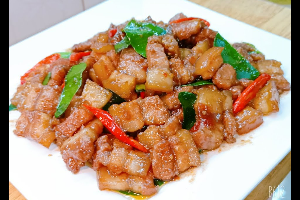 หมูผัดกะปิ ( Stir fried Pork with Shrimp Paste )