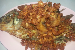 ปลานิลทอดกระเทียม