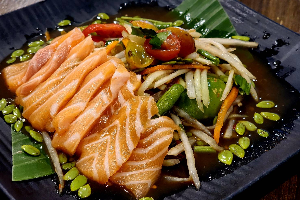 ตำแซลมอนลาวเด้อ