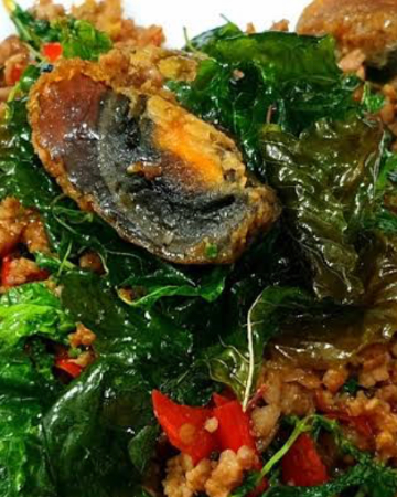 ข้าวดระเพราหมูสับไข่เยี่ยวม้า