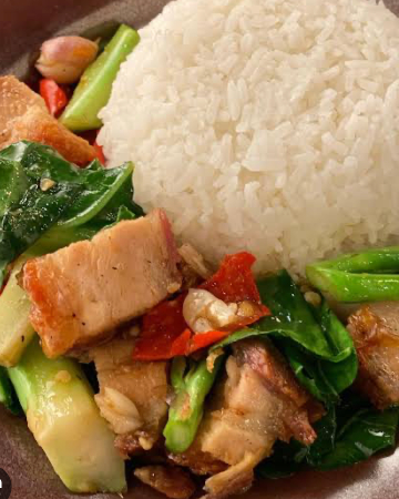 ข้าวคะน้าหมูกรอบ