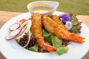 สลัดกุ้งทอด