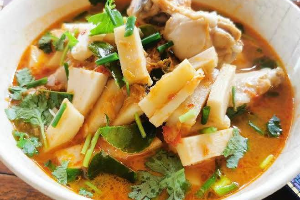 ต้มแซ่บยอดมะพร้าว