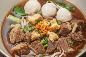 ก๋วยเตี๋ยว หมูตุ๋น