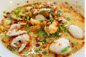 ก๋วยเตี๋ยวหมูต้มยำ น้ำข้น