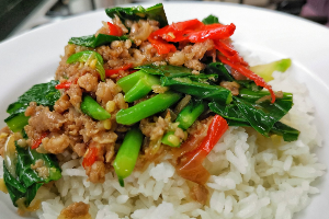 ผัดคะน้าหมูสับ