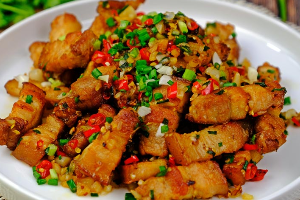 หมูกรอบคั่วพริกเกลือ