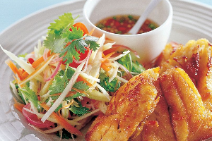 ปลากระพงทอดกระเทียม (เป็นชิ้น)