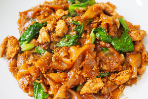 ก๋วยเตี๋ยวผัดซีอิ๋วกุ้ง/หมู/ไก่