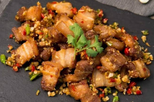 หมูกรอบคั่วพริกเกลือ (กับข้าว)