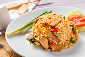 ข้าวผัดคอหมูย่าง