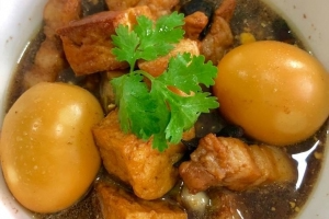 ไข่พะโล้หมูสามชั้น