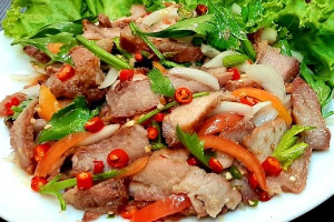 ยำคอหมูย่าง