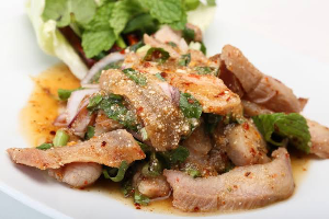 หมูน้ำตก