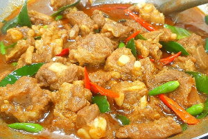 กระดูกอ่อนผัดพริกแกงใต้