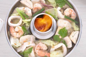 แกงจืดรวมมิตรทะเล หม้อไฟ (MIXED SEAFOOD WITH VEGETABLE CLEAR SOUP)