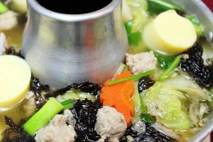 แกงจืดเต้าหู้ไก่สับ หม้อไฟ (BEAN CURD WITH MINCED CHICKEN CLEAR SOUP)