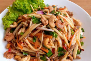 ยำปลากรอบ (SPICY ANCHOVY FISH)