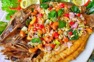 ยำปลากะพงสมุนไพร(SNAPPER FISH WITH HERB SALAD)