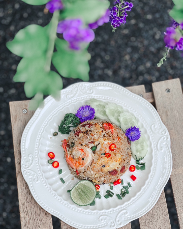ข้าวผัดเครื่องตู้ม ( Bomb Fried Rice )