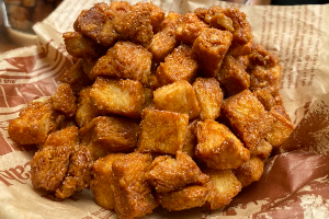 กรูตองขนมปังกรอบเคลือบคาราเมล (Crouton Caramel)