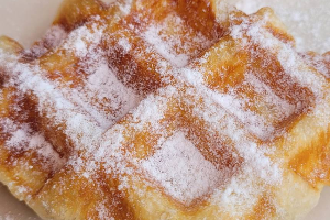 ครอฟเฟิล รส ออริจินอล โรยน้ำตาลไอซิ่ง  (Croffle original Icing Topping)