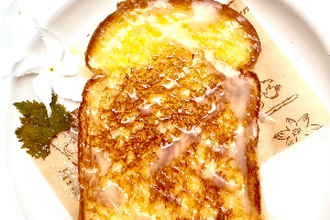 ขนมปังปิ้ง เนย นม  (Toast with sweetened milk)