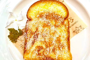 ขนมปังปิ้ง เนย โรยน้ำตาล (Toast with Sugar)