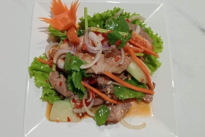 ยำคอหมูย่าง