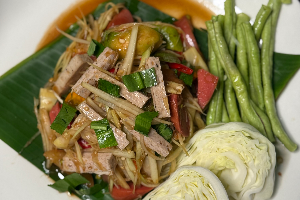 ส้มตำมั่ว (Mixed Spicy Papaya Salad)