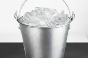 น้ำแข็งถัง (A Bucket of Ice)