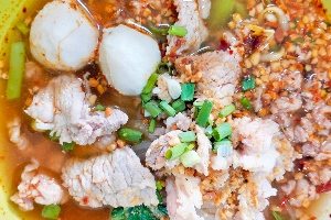 เล็ก -ต้มยำ-หมู