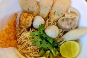 บะหมี่-แห้ง-ลูกชิ้นปลา