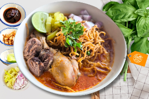 ข้าวซอยไก่และหมูตุ๋น