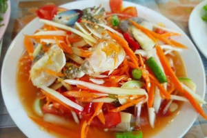 ส้มตำปูม้า  (Papaya Salad with Blue Crab)