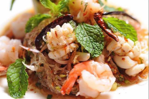 ลาบวุ้นเส้นทะเล (Spicy Vermicelli Salad with Seafood)
