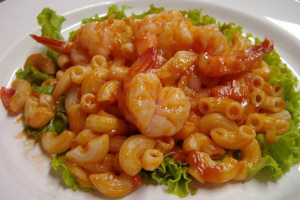 มักกะโรนีกุ้ง (Stir fried macaroni with prawn)