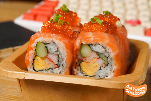 Salmon Top Ikura Roll Mini Set