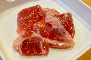 หมูหมักพริกไทยดำ / Black pepper marinated pork